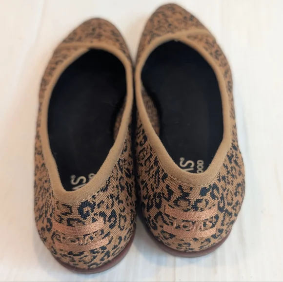 TOMS Women's Tan and Black Leopard Flats Size 6 - Picture 5 of 8
